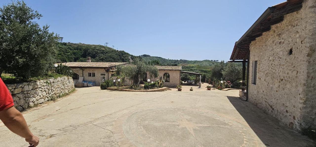Borgo Carida - Green Family Holidays Zaccanopoli Buitenkant foto